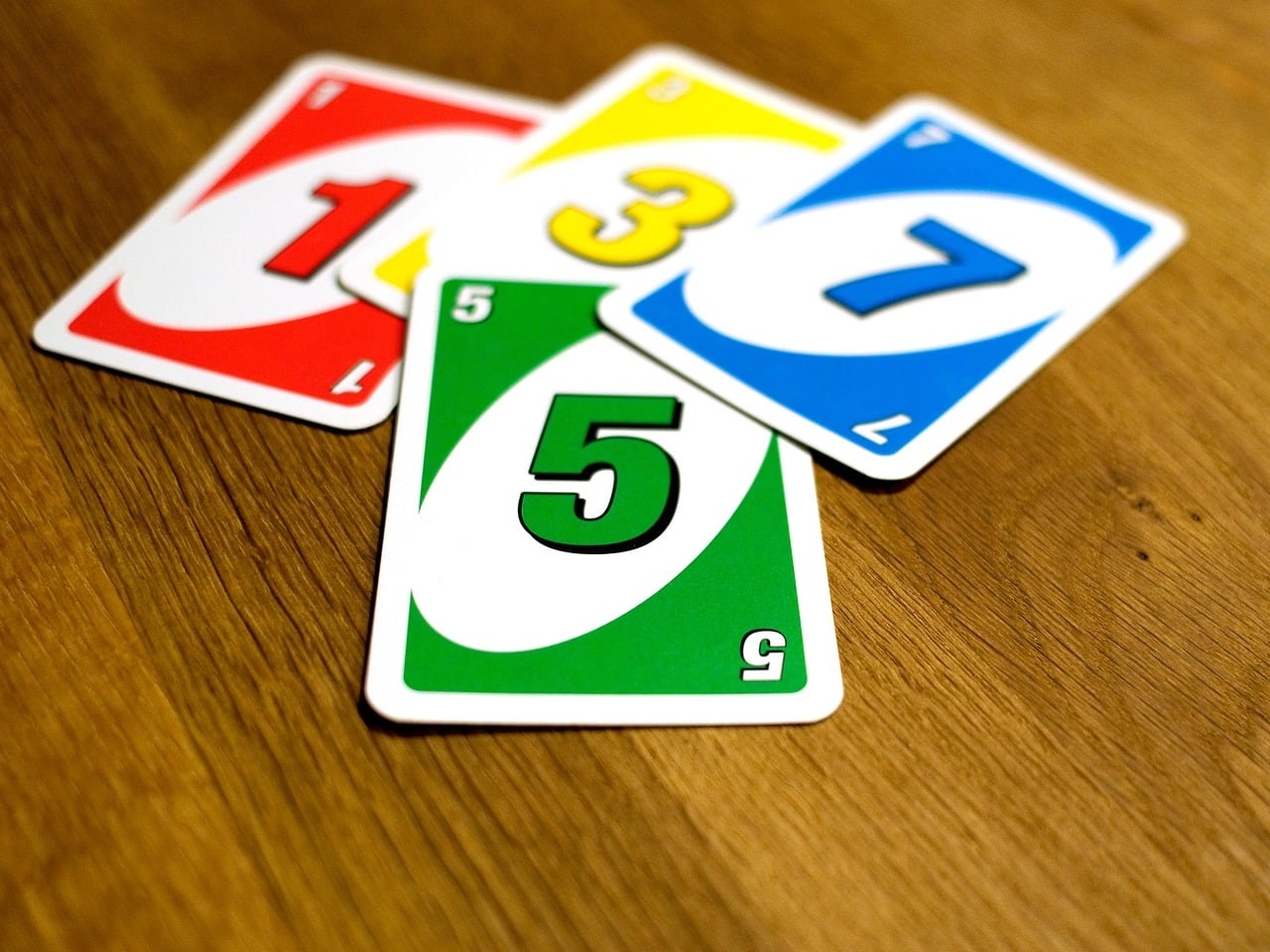 u n, card game, cards, conviviality, to dye, wooden table